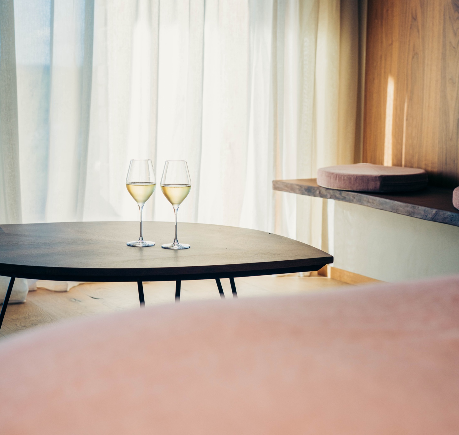 Table avec coupes de champagne, relais d'Orti